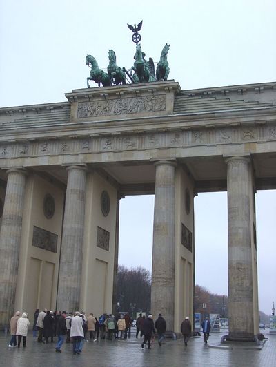 brandenburg gate berlin wall