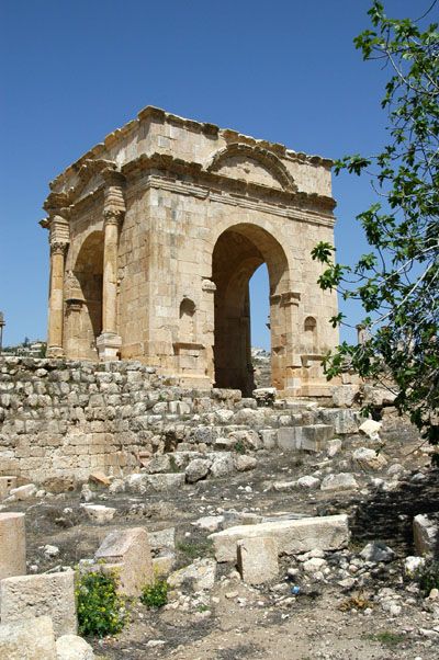 jerash north tetrapylon