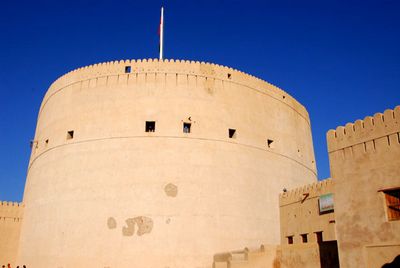 nizwa fort building