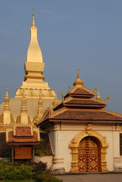 pha that luang temple