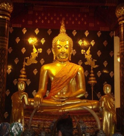 buddha in wat phra si rattana mahathat