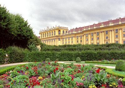 schonbrunn palace gardens