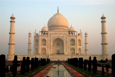 taj mahal built