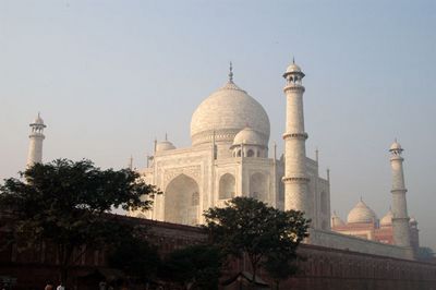 taj mahal located