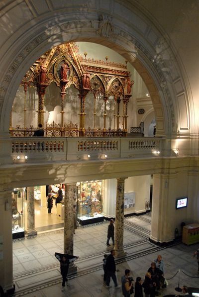 victoria and albert museum entrance