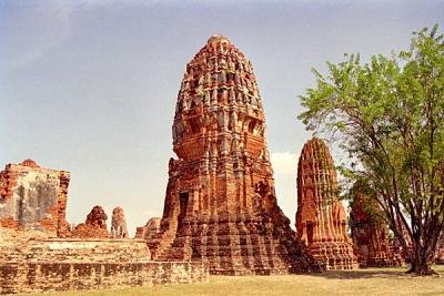 wat mahathat tower