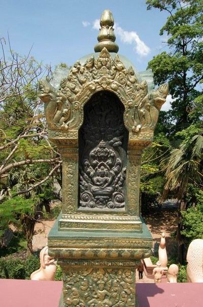 temple wat phnom facts