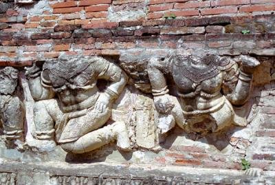 sculpture on wat ratchaburana